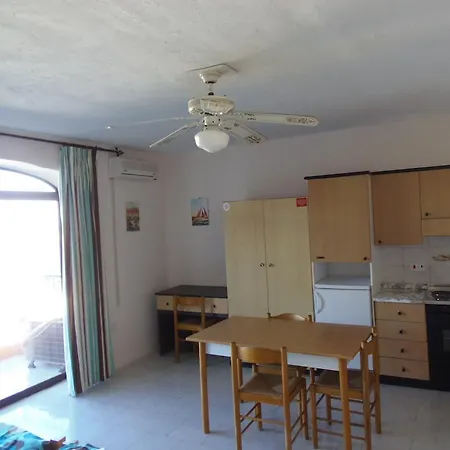 White Dolphin Complex Aparthotel 3*