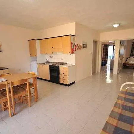 Aparthotel White Dolphin Complex