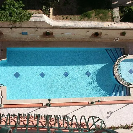 Appart hôtel White Dolphin Complex 3*