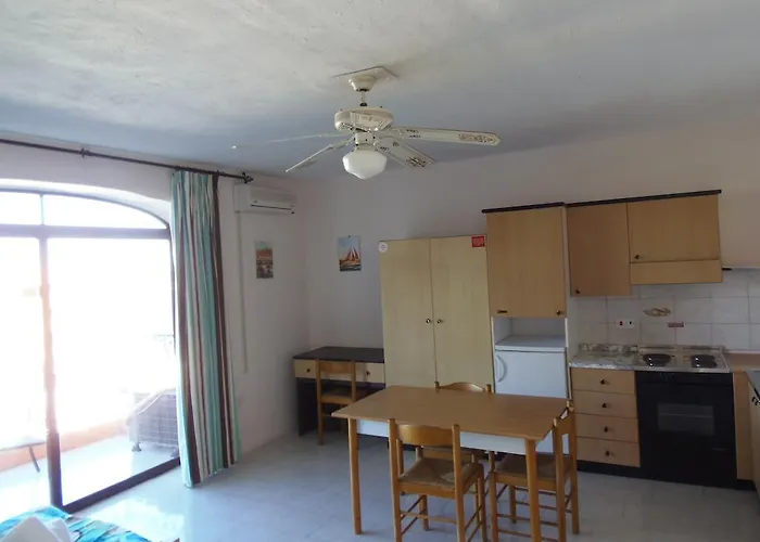 White Dolphin Complex Ξενοδοχείο με διαμερίσματα 3*