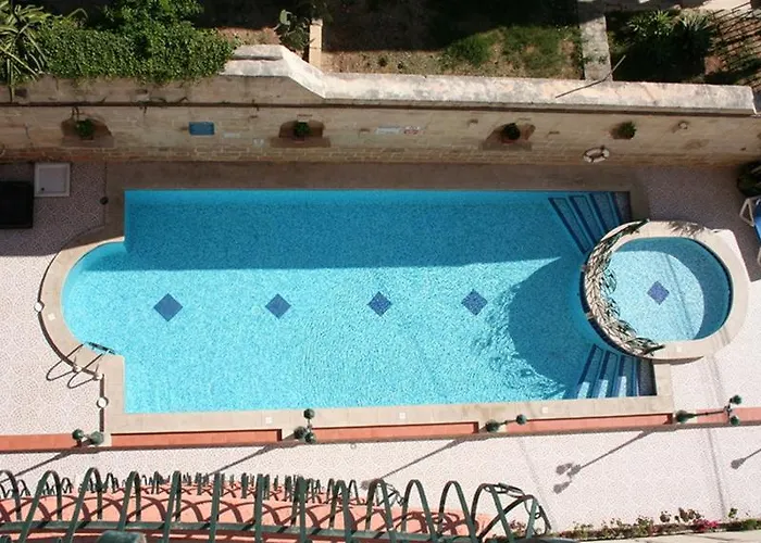 Lejlighedshotel White Dolphin Complex 3*