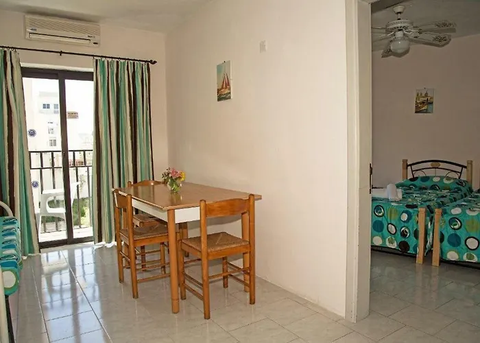 White Dolphin Complex Lejlighedshotel